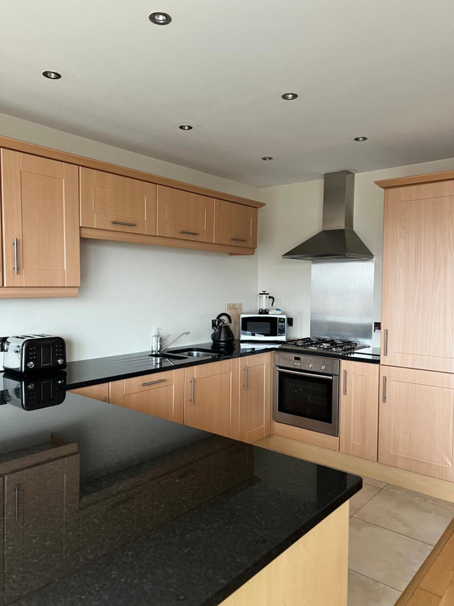 Penthouse Apartment - Town Centre, Sea Views, Secure Parking ポートラッシュ エクステリア 写真