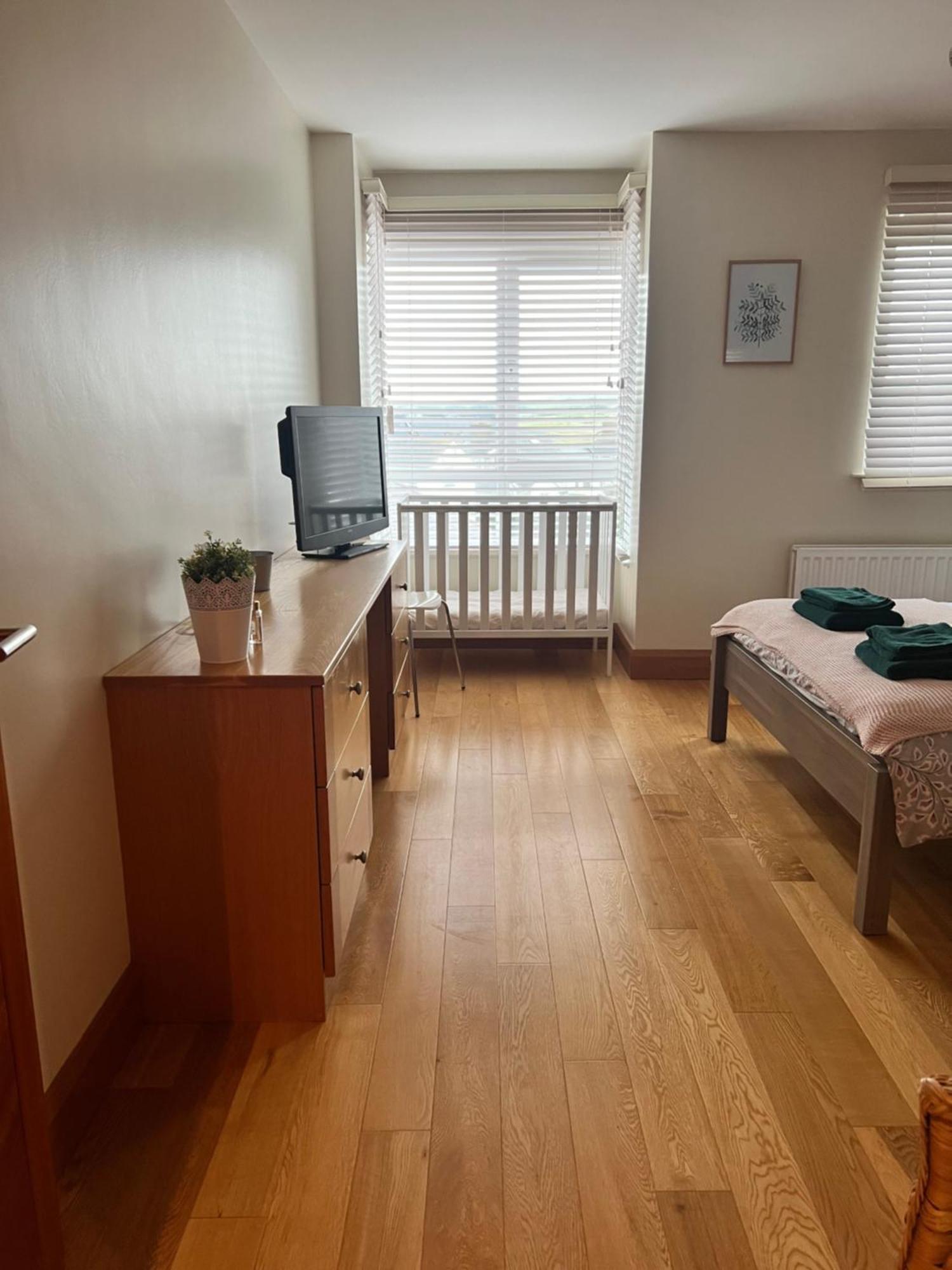 Penthouse Apartment - Town Centre, Sea Views, Secure Parking ポートラッシュ エクステリア 写真