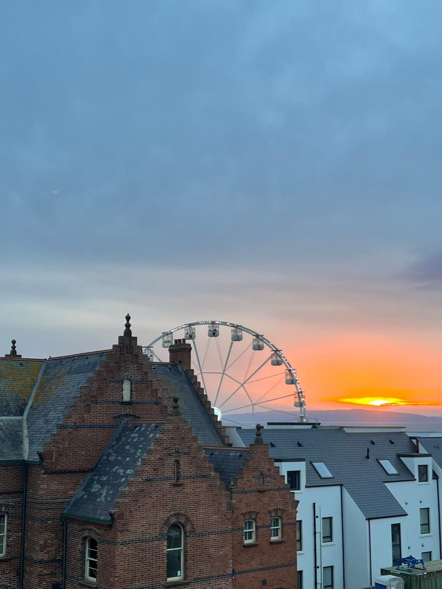 Penthouse Apartment - Town Centre, Sea Views, Secure Parking ポートラッシュ エクステリア 写真