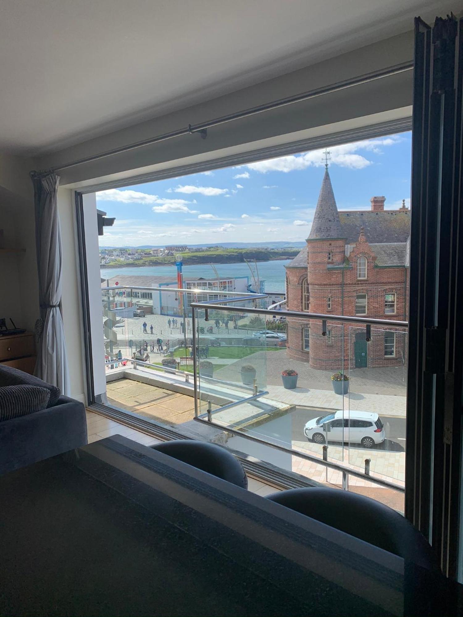 Penthouse Apartment - Town Centre, Sea Views, Secure Parking ポートラッシュ エクステリア 写真