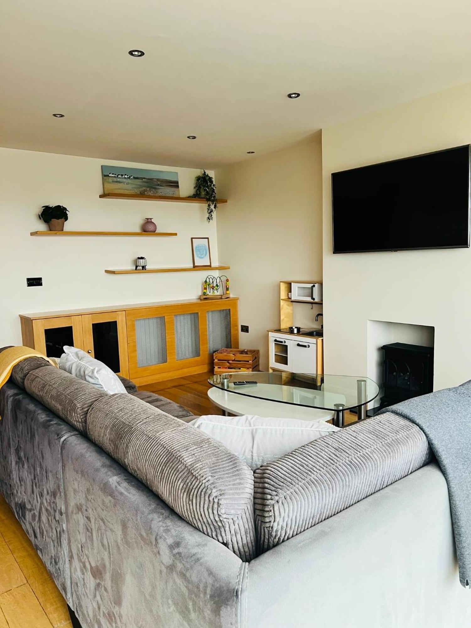 Penthouse Apartment - Town Centre, Sea Views, Secure Parking ポートラッシュ エクステリア 写真